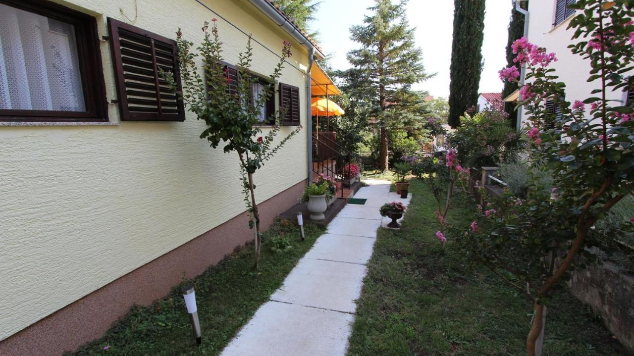 Apartments Trupec Malinska Buitenkant foto