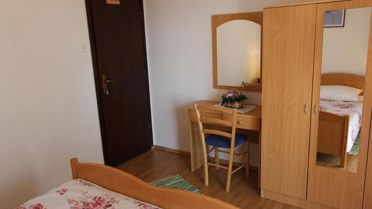 Apartments Trupec Malinska Buitenkant foto