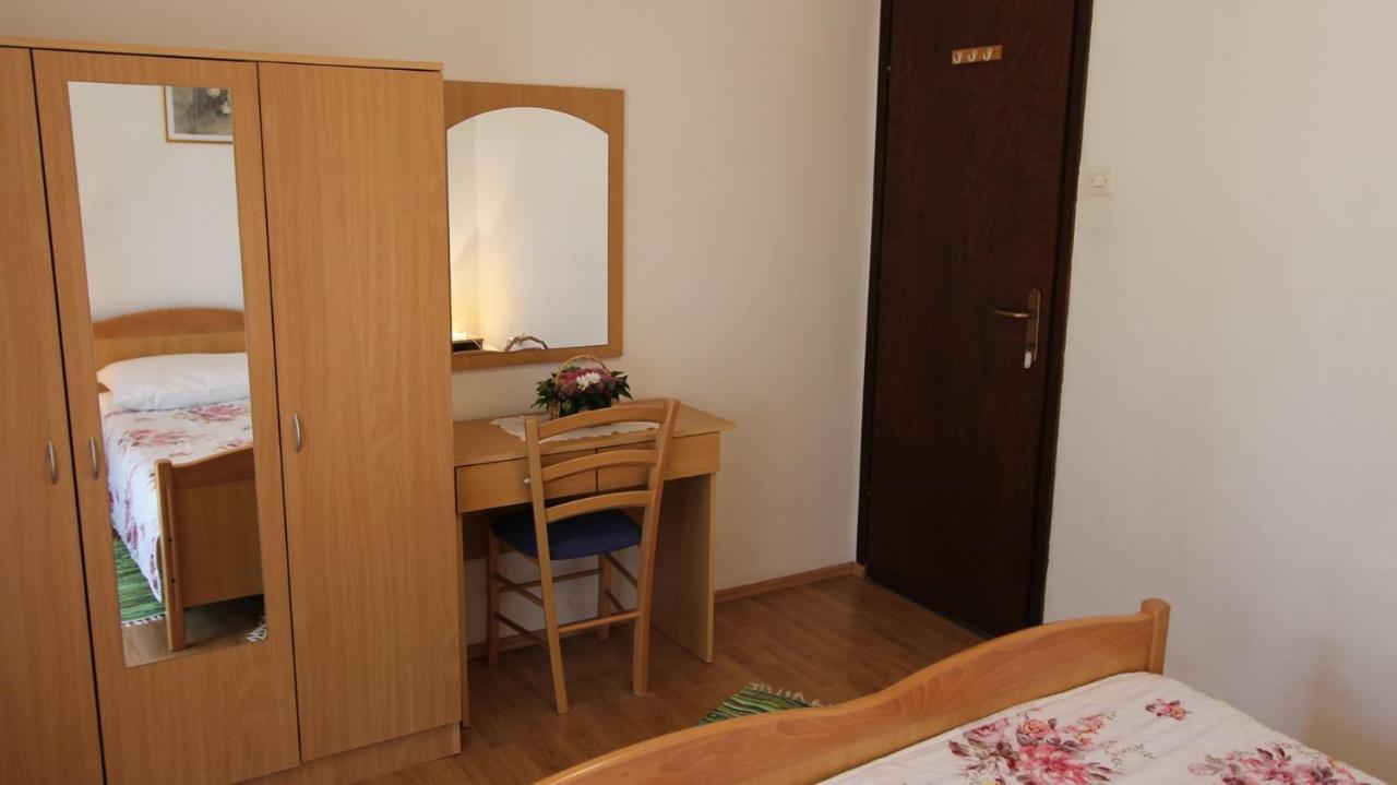Apartments Trupec Malinska Buitenkant foto